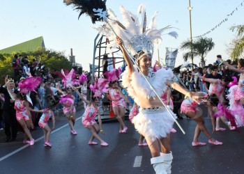 Volvió la Estudiantina posadeña con todo su brillo y esplendor