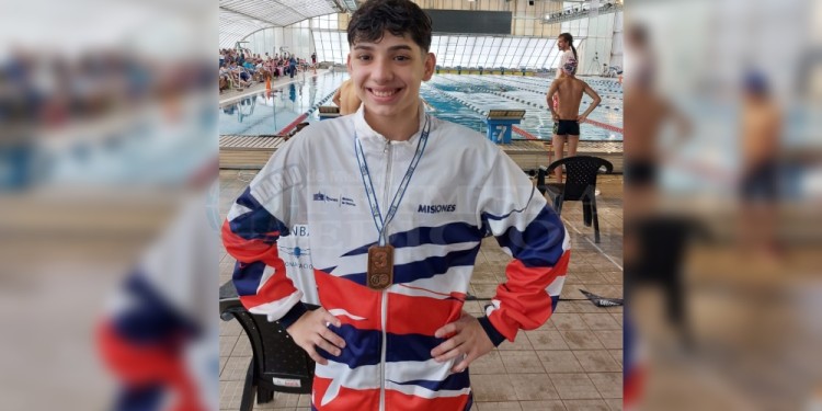 Facundo Meza consiguió el tercer puesto  en 50 mts espalda