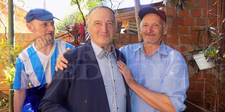 Por primera vez en 53 años, celebró su cumpleaños con sus hermanos biológicos