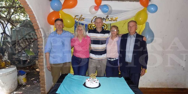 Por primera vez en 53 años, celebró su cumpleaños con sus hermanos biológicos