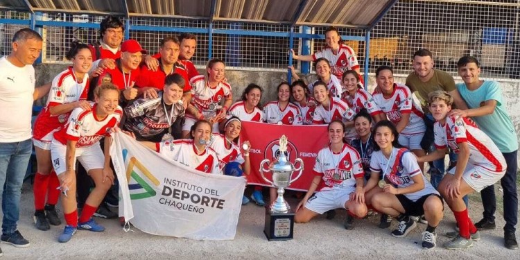 CON LA COPA. Guaraní se consagró campeón de la Etapa Litoral Regional Norte y tiene pasaje a la Copa Federal.