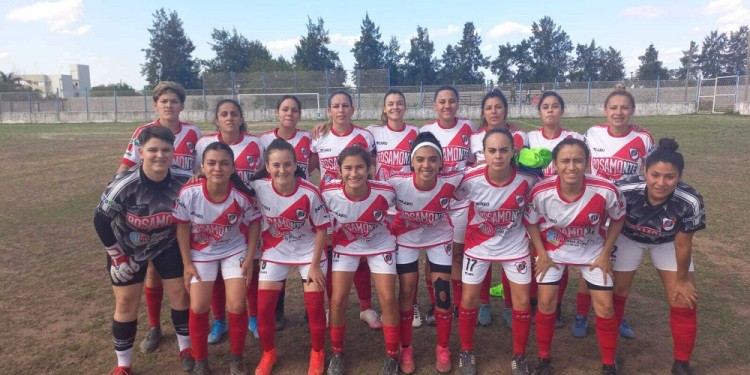 EXPECTANTE. Las chicas de Guaraní conocerán a sus rivales esta tarde.