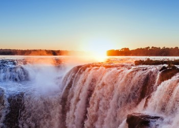 Cierran el circuito a Garganta del Diablo por la crecida de río Iguazú