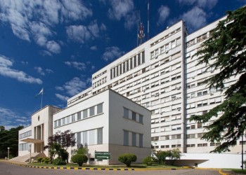 Cabo Verón: le fijarán la columna y le  pondrán un neuromodulador para el dolor