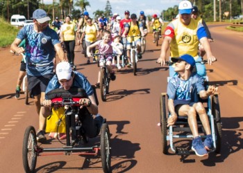 Bicicleteada y donaciones al Hogar Santa Teresita
