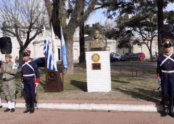 Un busto de Guacurarí entre los uruguayos