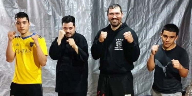 REPRESENTANTES. Muller, el más alto, junto a parte de sus alumnos.