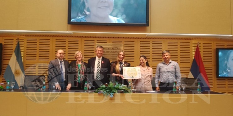 DISTINCIÓN. La Embajadora cultural y social Miuki Madelaire recibió el título de Honoris Causa en Ecoética.