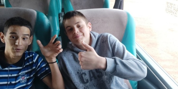 ALENTOS. Aguilera, arquero; y Vernal, extremo; en pleno viaje a Chacabuco.