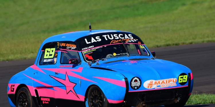 INÉDITO. El Renault Gordini del chaqueño Flavio Melgratti participó ayer como invitado en la Copa Fiat 1.4. Show. (Gentileza D. Recktor, prensa FeMAD)