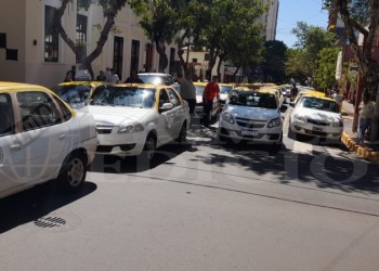 Ruidosa protesta de propietarios de taxis en Posadas: “El proyecto de ordenanza nos perjudicará”