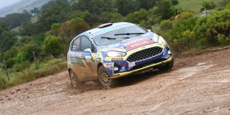 RENDIMIENTO. El Ford Fiesta de Tomas y Pernigotti, en Uruguay /
Gentileza J. Aguirre
