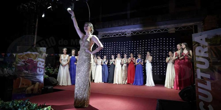 NOCHE DE REINAS. Hoy Apóstoles elegirá a su representante departamental.