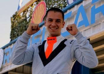 Se puso el traje… ¿de candidato?