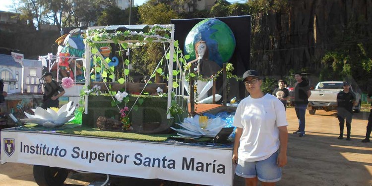 Los estudiantes plasmaron su talento en la Expo Carrozas