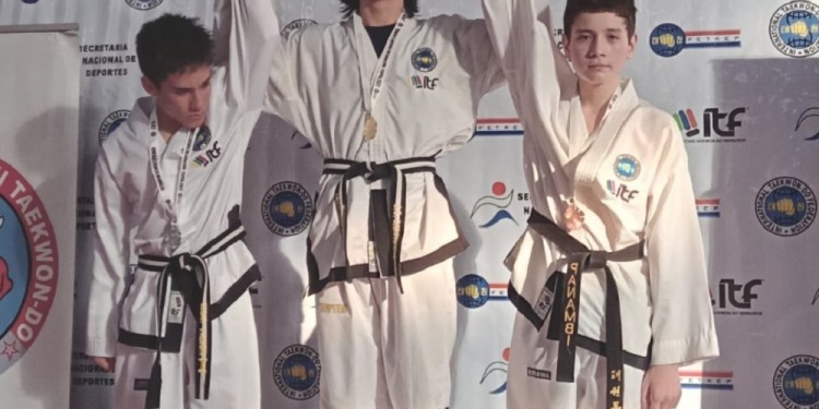 MISIONEROS. Los representantes de la tierra colorada hicieron podio en Encarnación.