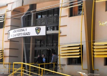 En Puerto Iguazú hallaron sin vida a una joven y demoraron a su pareja