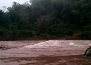 Por la crecida del arroyo Yabotí no se puede acceder al Moconá