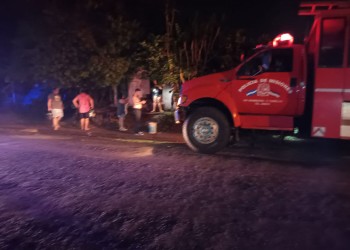 Vecinos ayudaron a sofocar el incendio de un monoambiente en Posadas