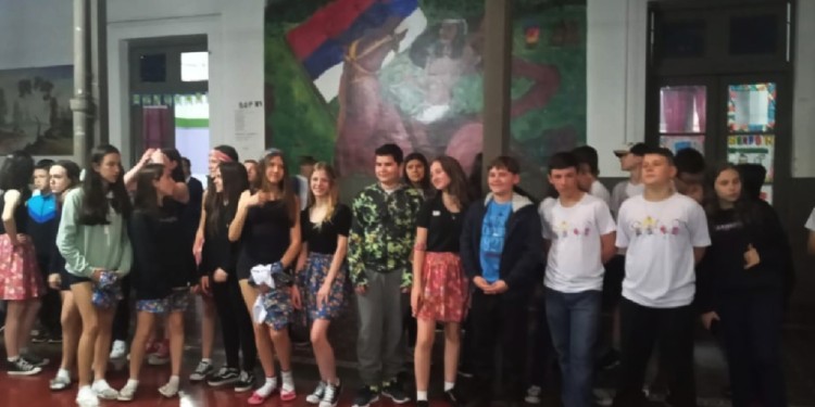 PREPARADOS. Los alumnos de la institución agasajaron a los invitados con números artísticos.