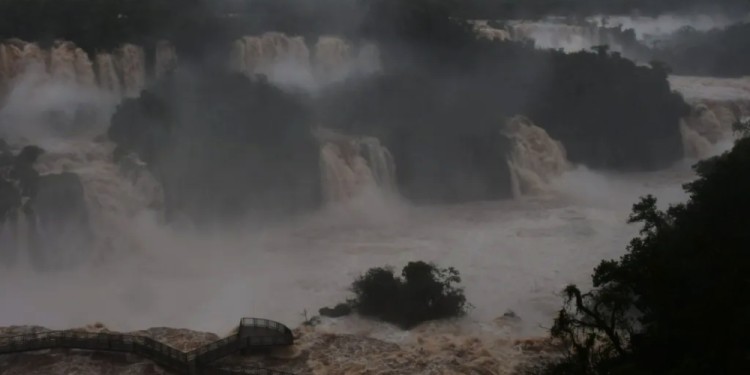 MARAVILLAS. Las Cataratas capturadas del lado brasileño (Fotos Edson Emerson/Cataratas SA)