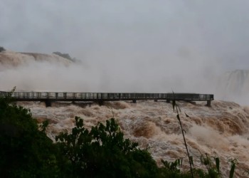Cerraron las Cataratas por la crecida del río Iguazú