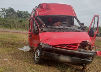 Chocaron un utilitario y un tractor en la ruta costera 2