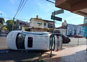 Choque y vuelco en Posadas