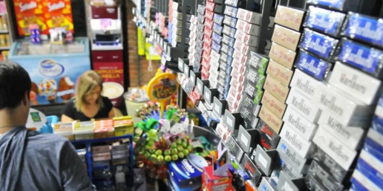 CIGARRILLOS. La normativa busca que se dejen de exhibir productos de tabaco en los comercios, puntos de venta y similares.