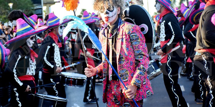 INSPIRADOS EN “COCO”. Desde la Comercio 6 aclararon el sentido del motivo elegido este año para la Estudiantina posadeña y aseguraron que no pretendieron entrar en ninguna polémica con la comunidad.