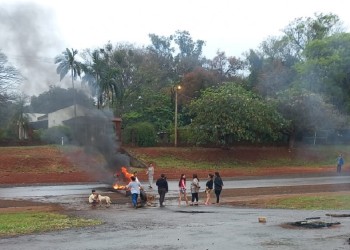 Cortan avenida de Posadas en reclamo de alumbrado público