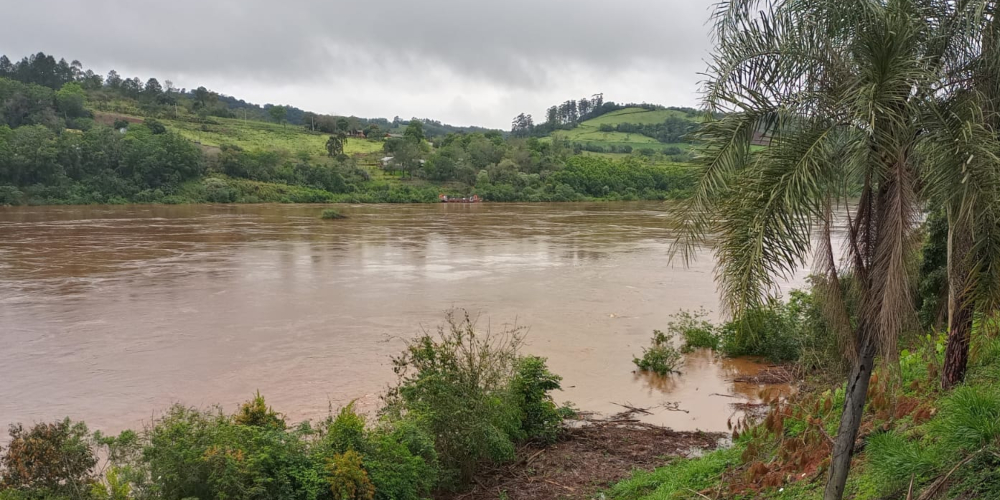 Alerta en El Soberbio por el aumento del caudal del río Uruguay