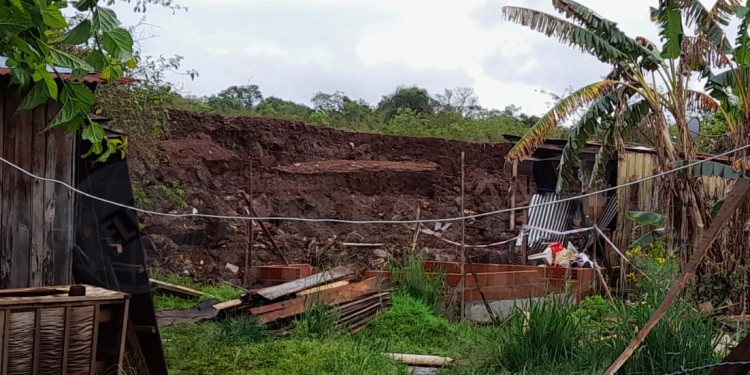 DERRUMBE. El muro de contención cedió ante la fuerte tormenta.