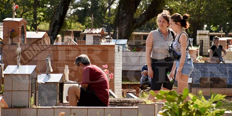 Posadas: más de 2.000 personas visitaron el cementerio “La Piedad” por el Día de la Madre