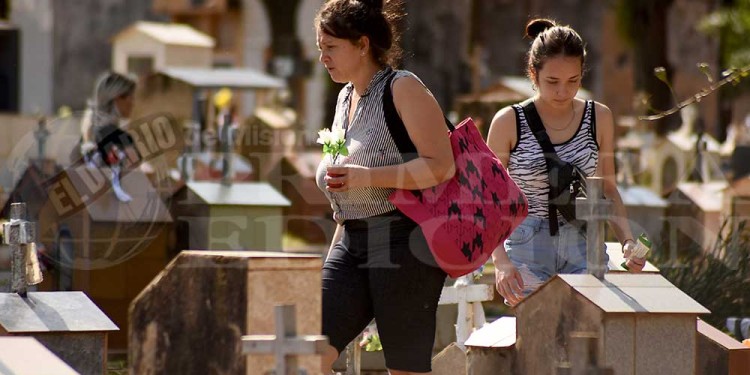 Posadas: más de 2.000 personas visitaron el cementerio “La Piedad” por el Día de la Madre