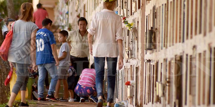 Posadas: más de 2.000 personas visitaron el cementerio “La Piedad” por el Día de la Madre
