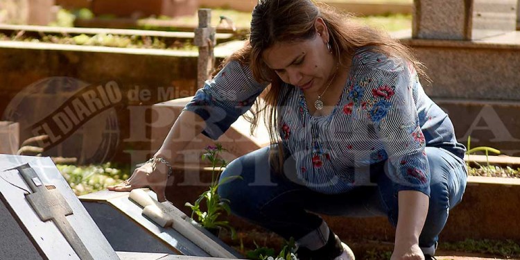 Posadas: más de 2.000 personas visitaron el cementerio “La Piedad” por el Día de la Madre