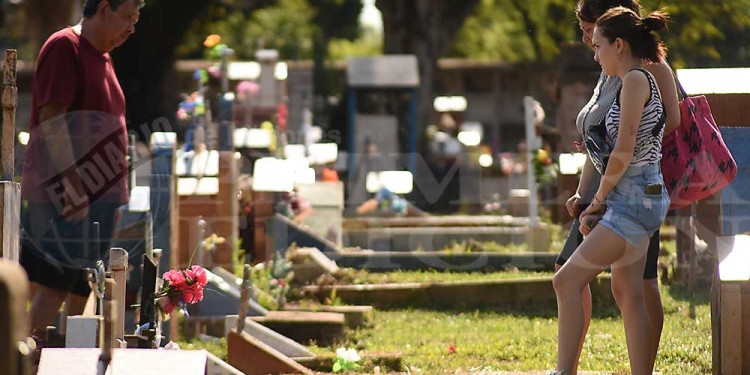 Posadas: más de 2.000 personas visitaron el cementerio “La Piedad” por el Día de la Madre