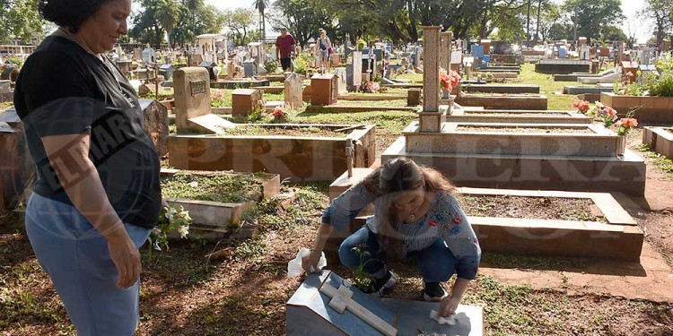 Posadas: más de 2.000 personas visitaron el cementerio “La Piedad” por el Día de la Madre