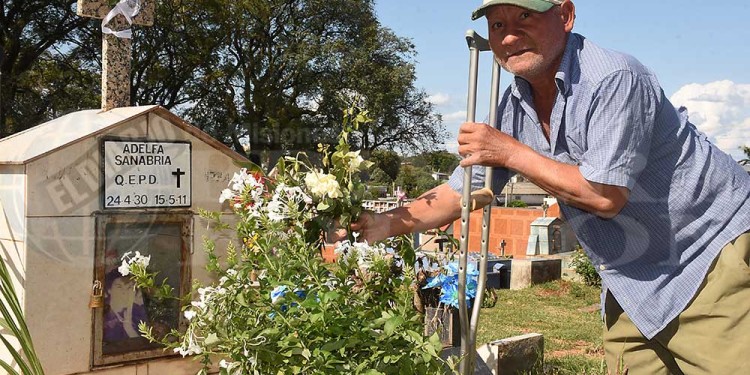 Posadas: más de 2.000 personas visitaron el cementerio “La Piedad” por el Día de la Madre