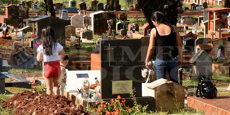 Posadas: más de 2.000 personas visitaron el cementerio “La Piedad” por el Día de la Madre
