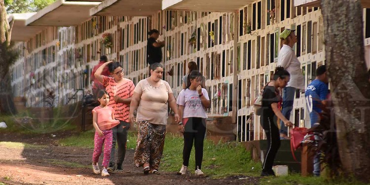 Posadas: más de 2.000 personas visitaron el cementerio “La Piedad” por el Día de la Madre