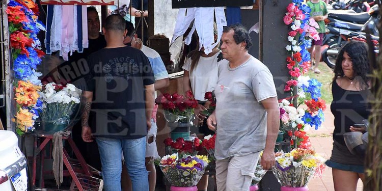 Posadas: más de 2.000 personas visitaron el cementerio “La Piedad” por el Día de la Madre