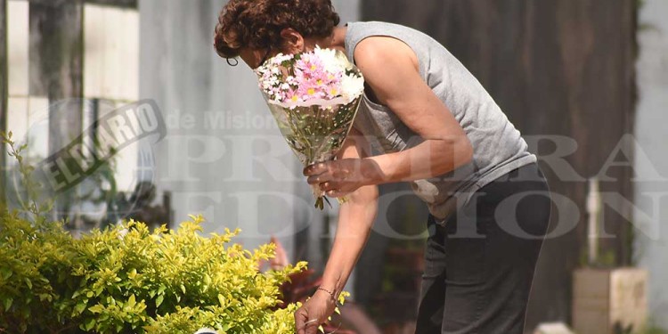 Posadas: más de 2.000 personas visitaron el cementerio “La Piedad” por el Día de la Madre