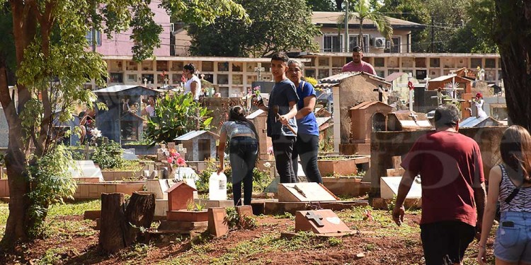 Posadas: más de 2.000 personas visitaron el cementerio “La Piedad” por el Día de la Madre
