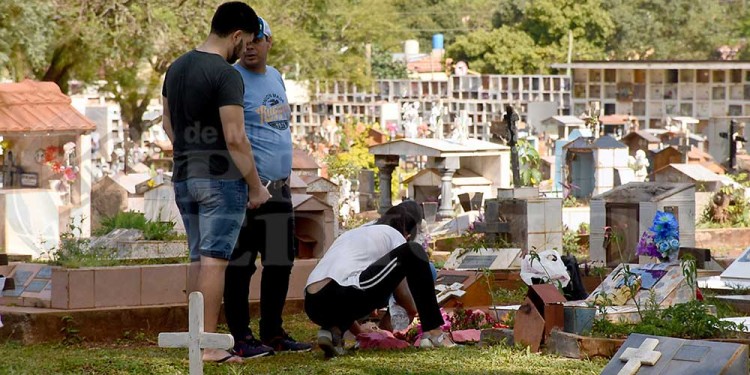 Posadas: más de 2.000 personas visitaron el cementerio “La Piedad” por el Día de la Madre