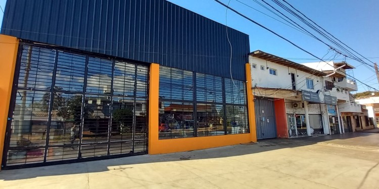 LUGAR. El robo se perpetró entre las 14.30 y 15 del viernes, cuando la distribuidora ya estaba sin empleados.