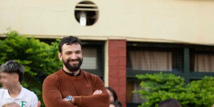 DOCENCIA. Hoy en día y hace cinco años Julián se desempeña como director del Instituto Carlos Linneo de Oberá.