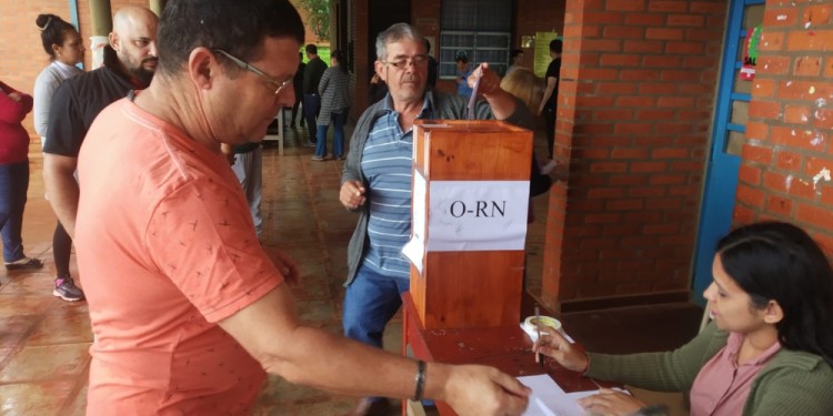 CONSENSO. Los integrantes del Directorio con el presidente Escalada durante el último encuentro.