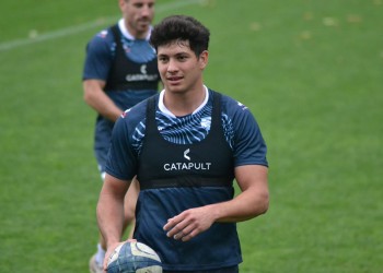 Martín Bogado debutó en el rugby francés y se llevó su primera ovación